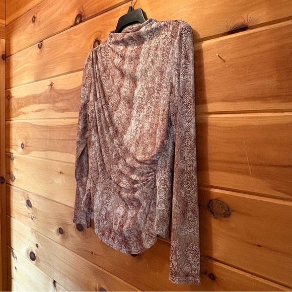 Cable & Gauge Snake Print Blouse size Large NWT - Picture 1 of 10